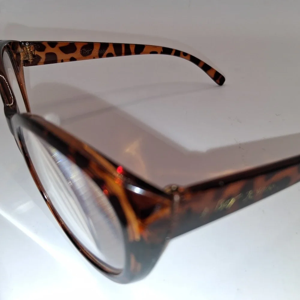 Betsy Johnson Tortoise Brown Glasses +2.00 READING